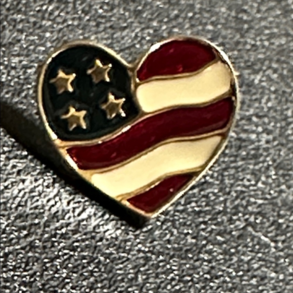 38.  Avon HEART OF AMERICA American Flag Heart Lapel Pin Vintage